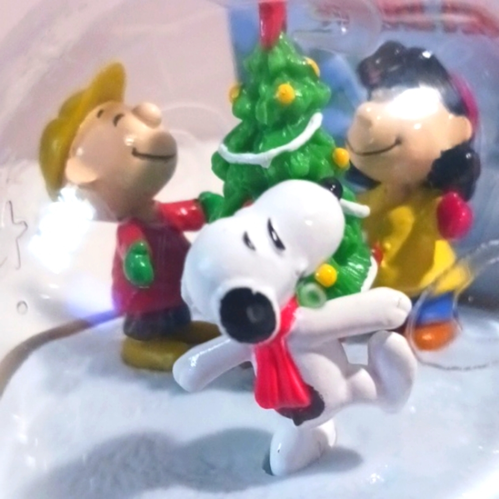 VTG.Blockbuster Charlie Brown Christmas Spinning Ornament Very MerryWhirl-Around
